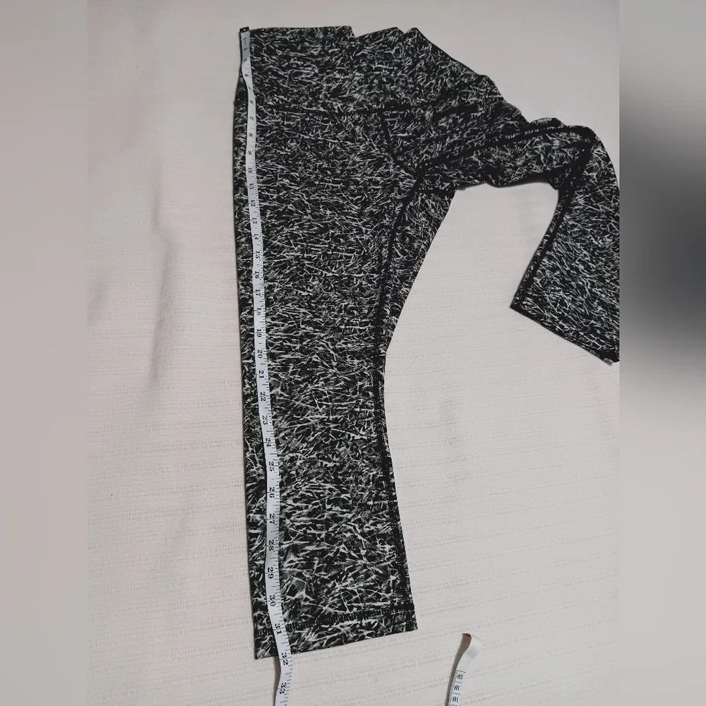 Lululemon High Rise Green Camo Los Angeles Leggings 10 Womens Crop Wunder Under